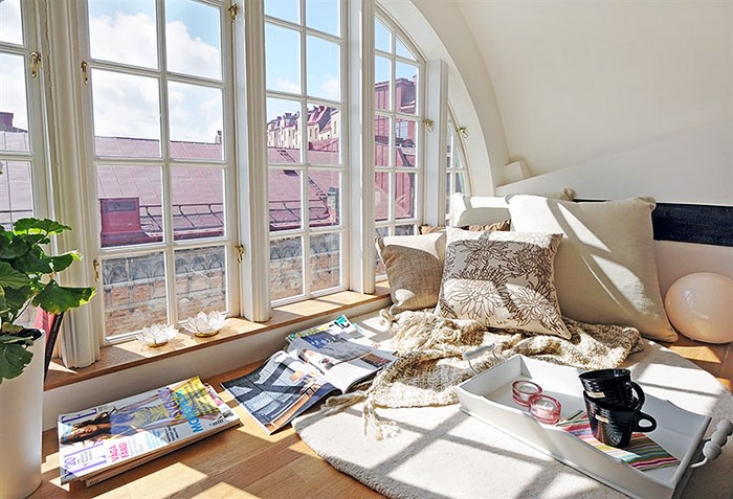 cozy-reading-nooks-book-corner-573091b96592b__700_733x499