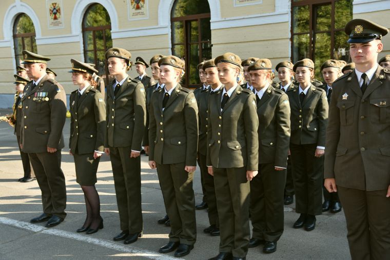 Лицей имени Богуна впервые взял на обучение девушек