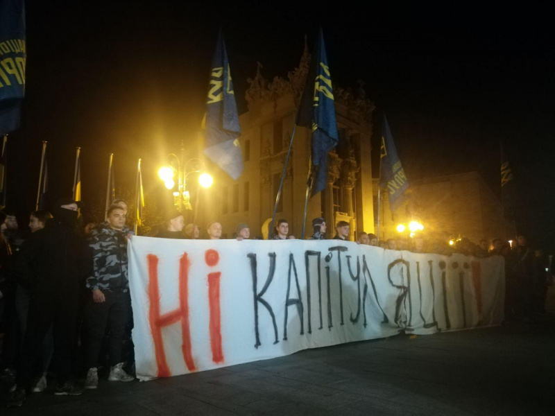 «Нет капитуляции». В Киеве митинговали против «формулы Штайнмайера»