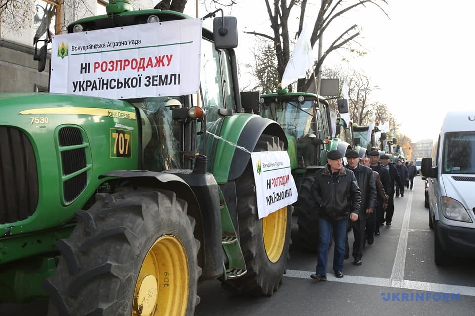 Под Радой одновременно митингуют за и против рынка земли: фото